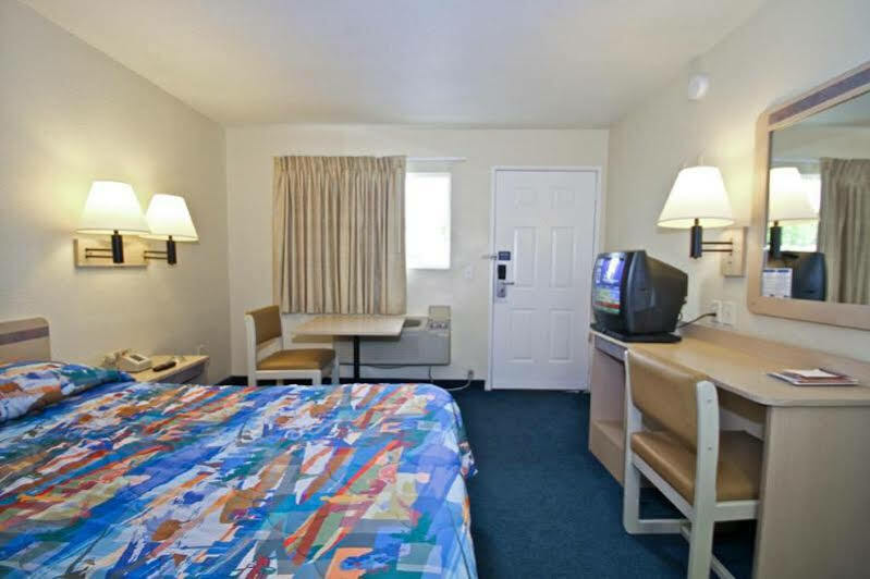 Motel 6 Ontario Airport Exterior photo